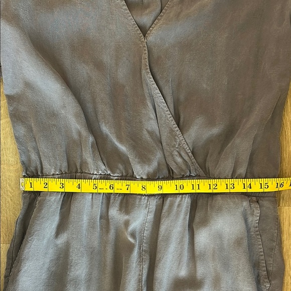 Cloth & Stone Gray Jumpsuit with V-Neck and Tapered Legs - Picture 16 of 16